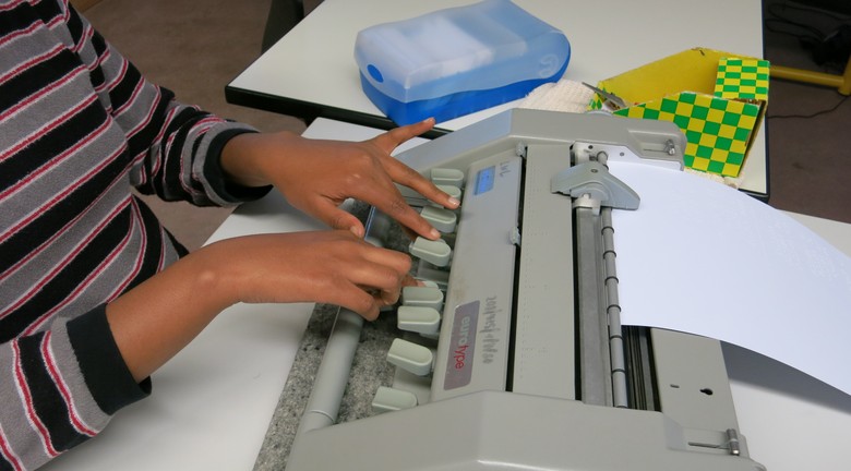 Schreiben mit der Punktschriftmaschine